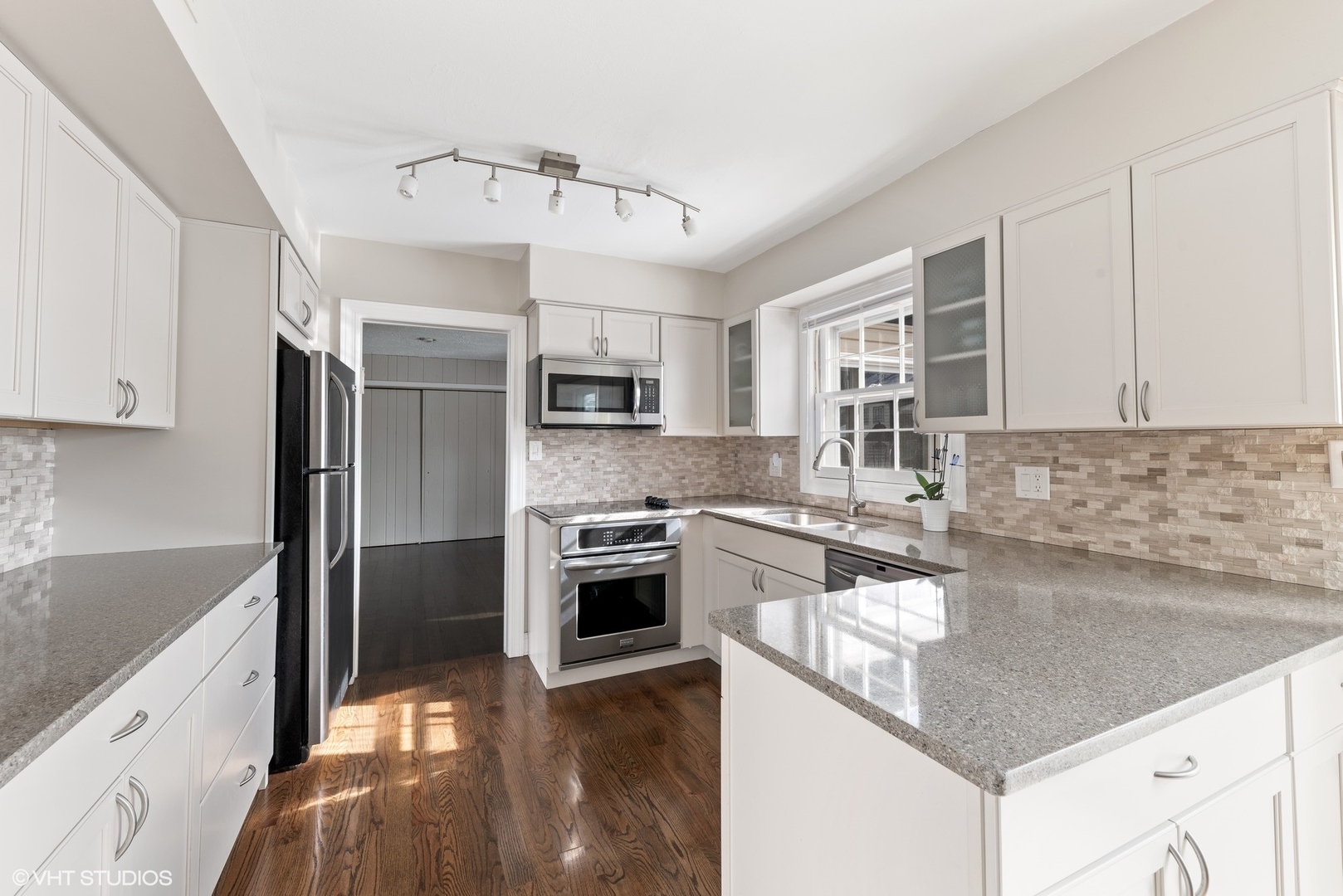 109 Stonegate Road Buffalo Grove, IL 60089 - Photo 3 of 20