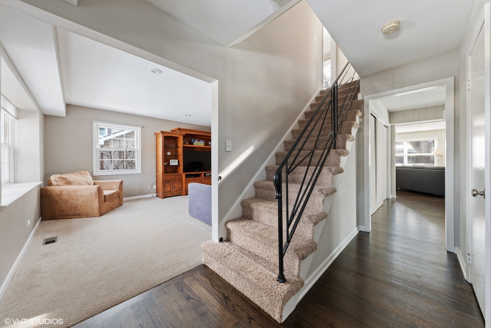 109 Stonegate Road Buffalo Grove, IL 60089 - Photo 4 of 20