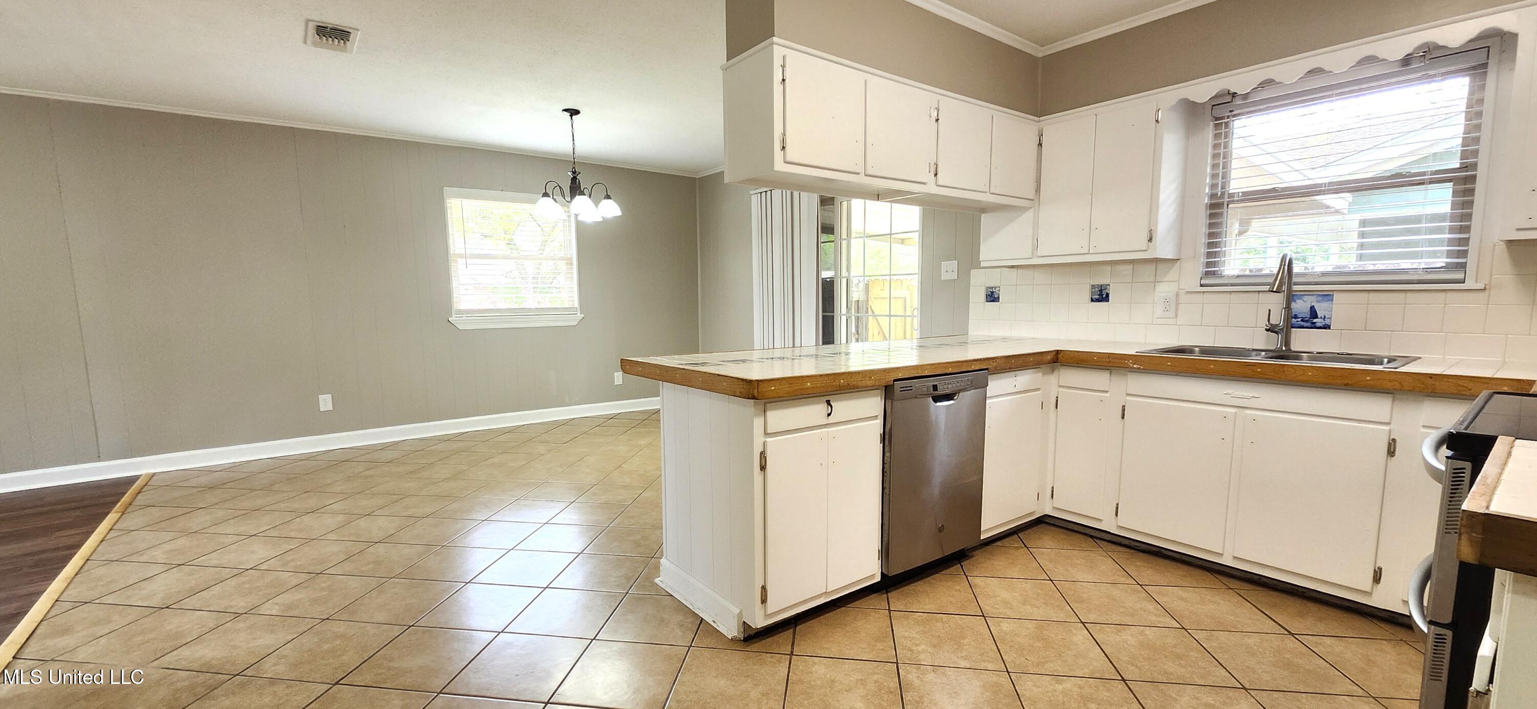 2506 Englewood Road Ocean Springs, MS 39564 - Photo 7 of 19 20250328_124051