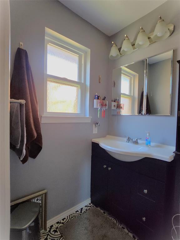 1023 Ridgefield Drive Plano, TX 75075 - Photo 30 of 39 a bathroom with a sink and a mirror