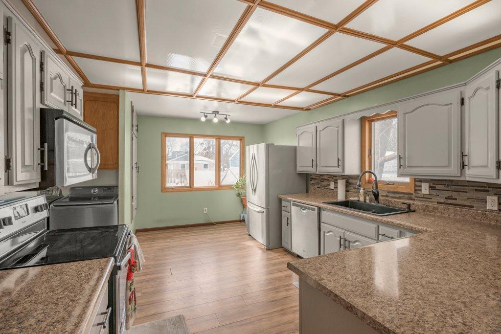 369 West Mill Street Paynesville, MN 56362 - Photo 3 of 25