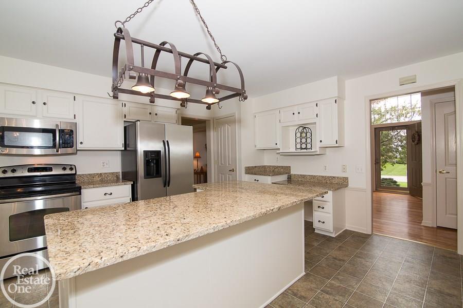 2440 Pleasant View Drive Rochester Hills, MI 48306 - Photo 18 of 28