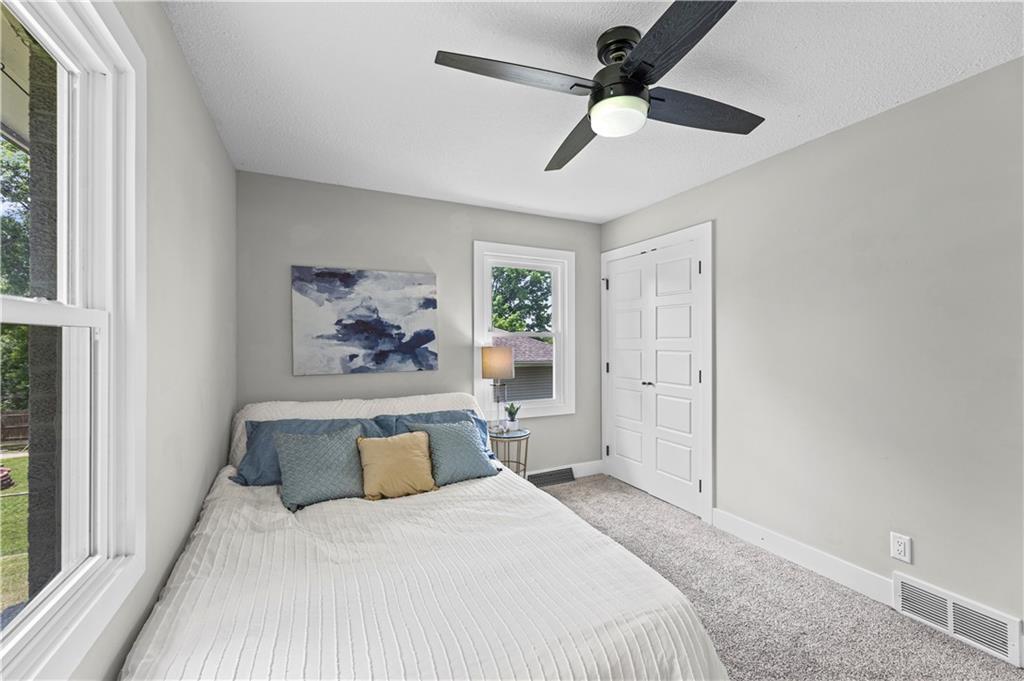 13101 Northwest Porter Road Parkville, MO 64152 - Photo 22 of 44