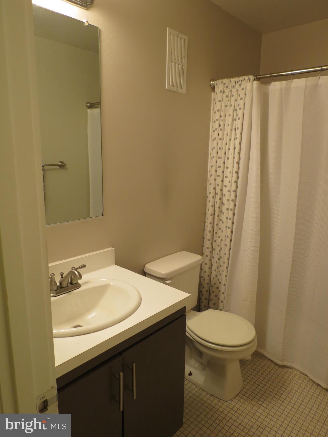 544 South Charles Street, Unit R75 Baltimore, MD 21230 - Photo 16 of 18 Main Bath