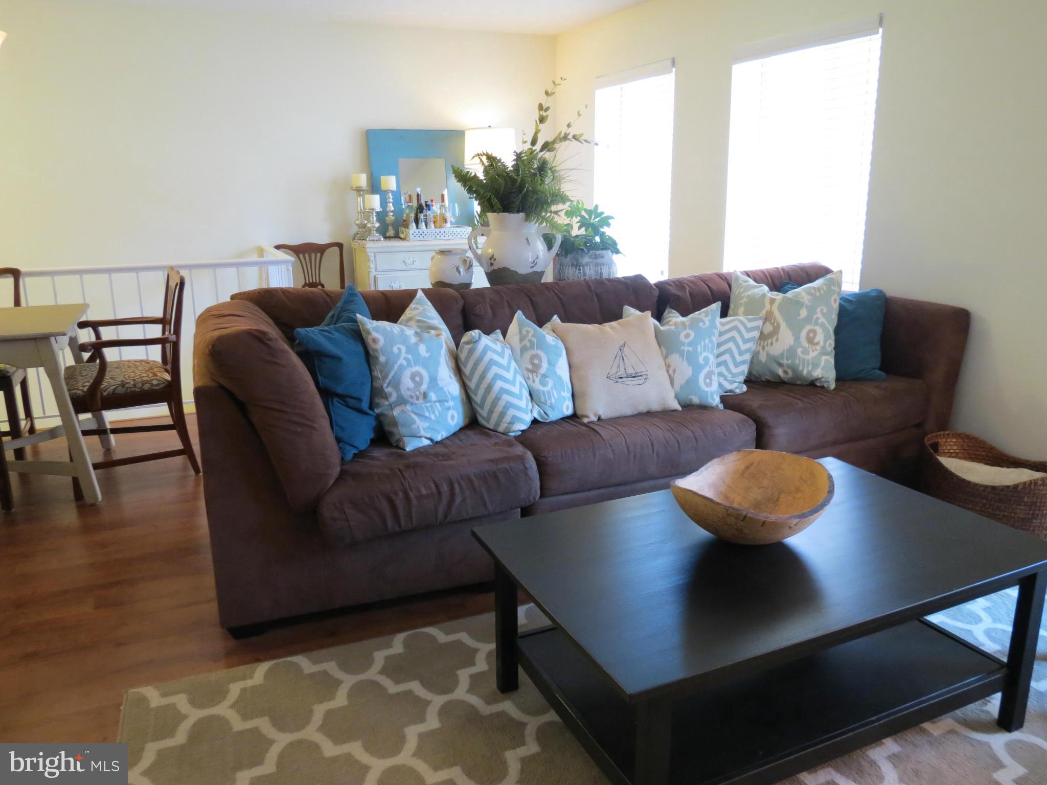 544 South Charles Street, Unit R75 Baltimore, MD 21230 - Photo 8 of 18 Living Room