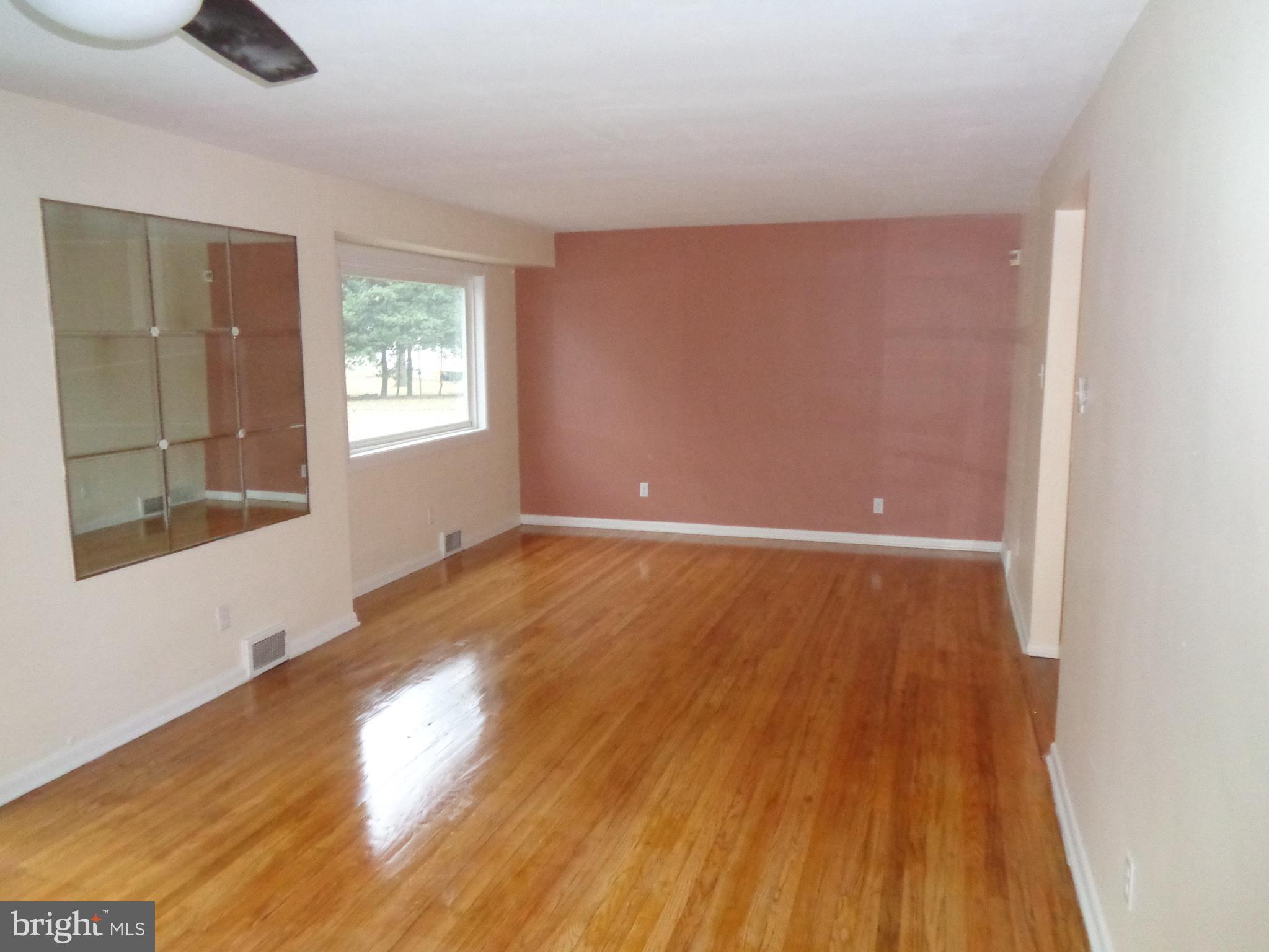 12 Whitman Road Hamilton, NJ 08619 - Photo 6 of 21 Living Room/Dining Room