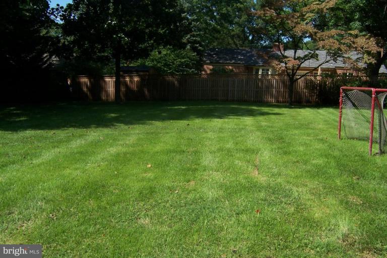 6105 Benhurst Road Baltimore, MD 21209 - Photo 14 of 14 Exterior #4
