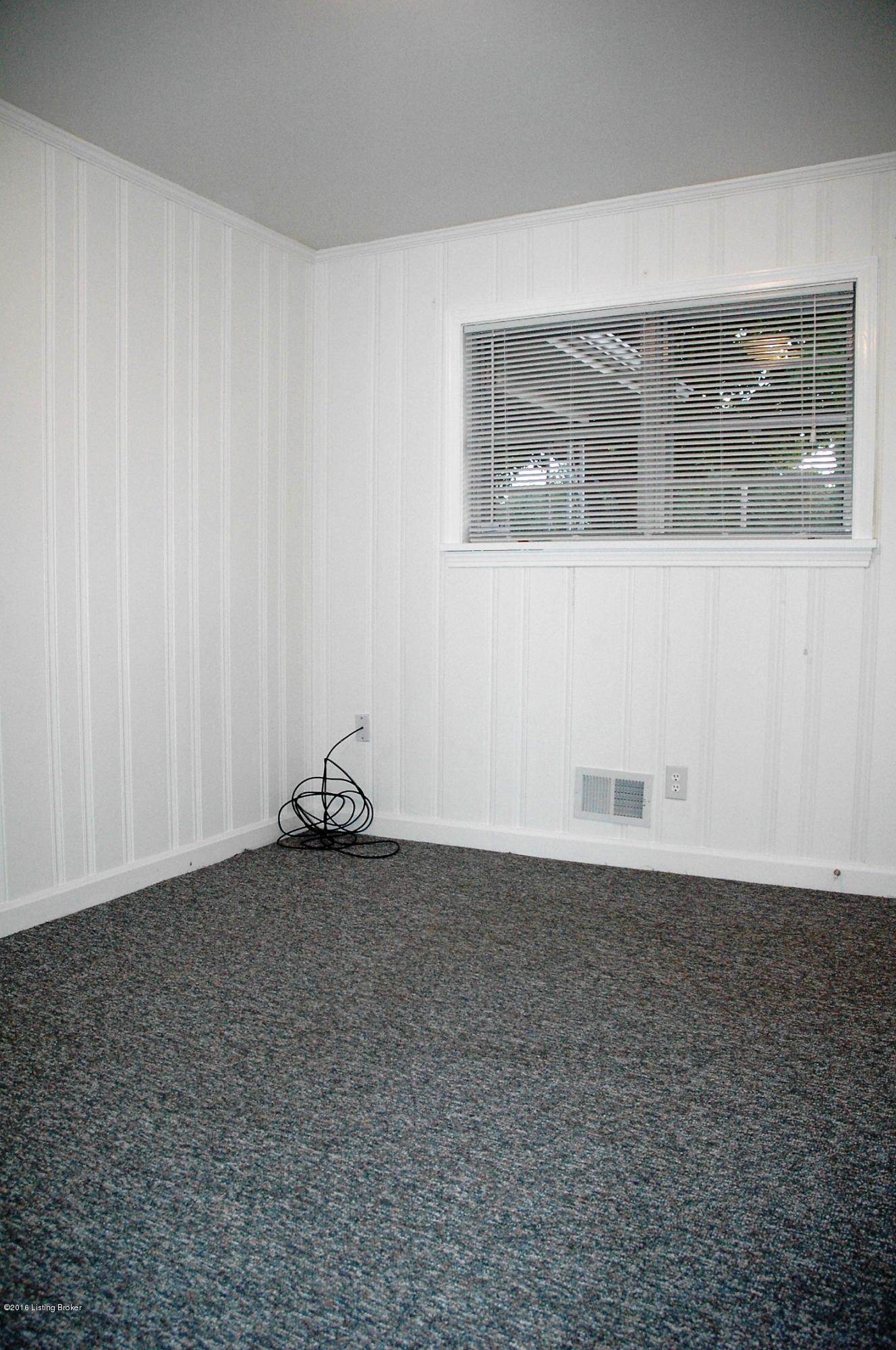 2711 Butler Road Louisville, KY 40216 - Photo 14 of 35 DSC_0433