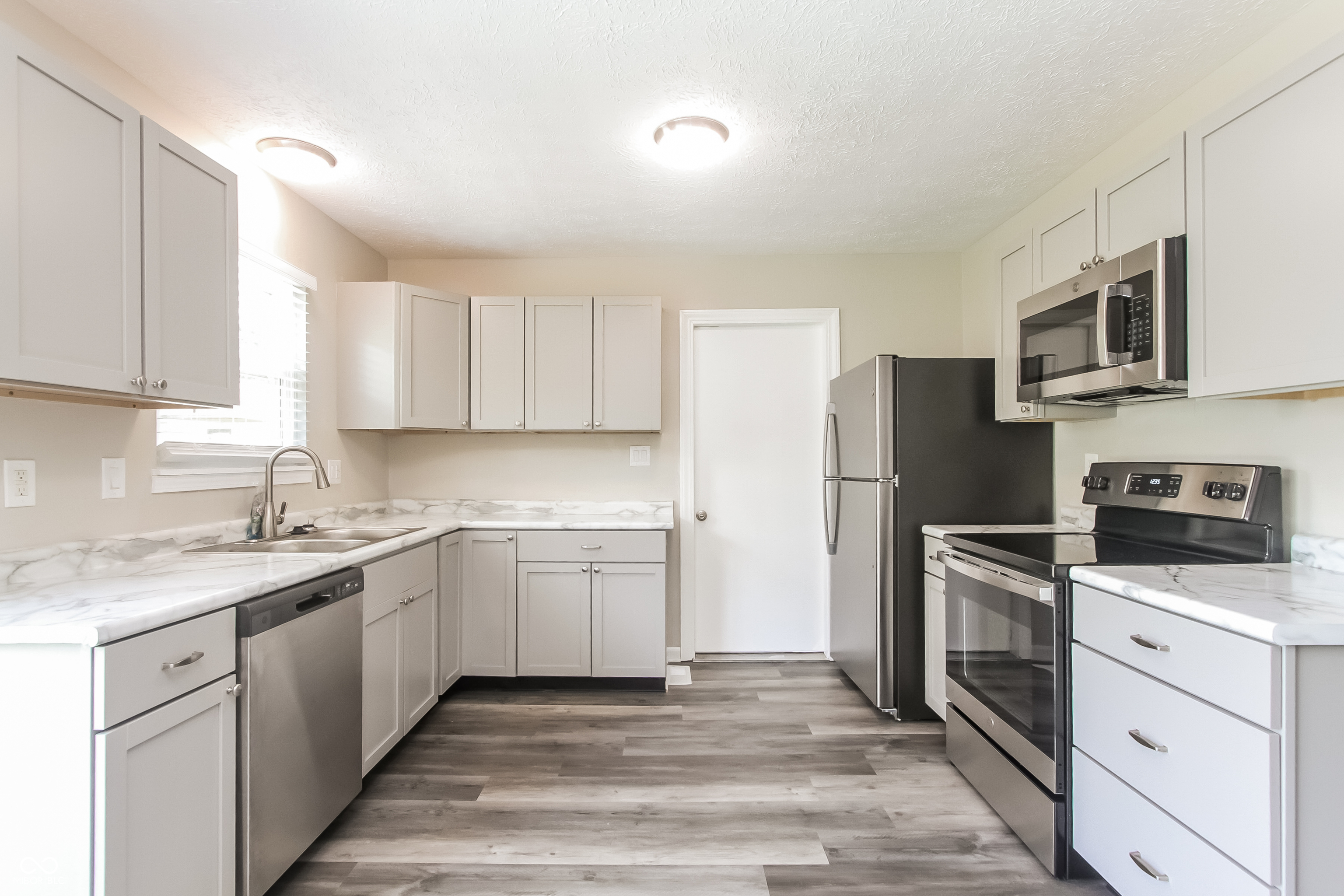 6820 Inverness Way Indianapolis, IN 46237 - Photo 5 of 15