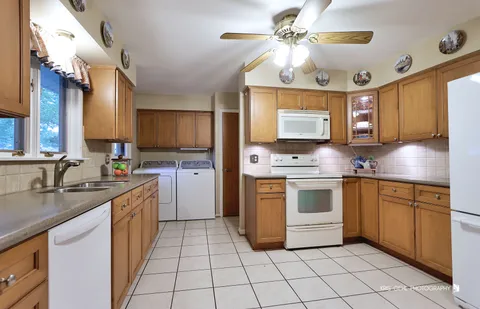 $400,000 | 518 Oak Street, Elk Grove Village, IL 60007