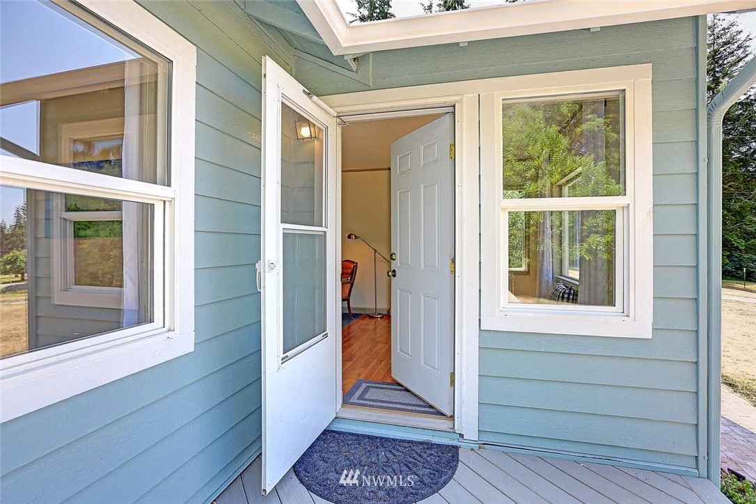 953 Rowe Road Camano Island, WA 98282 - Photo 4 of 23 Gallery Image 4