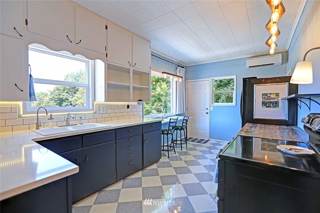 953 Rowe Road Camano Island, WA 98282 - Photo 7 of 23 Gallery Image 7