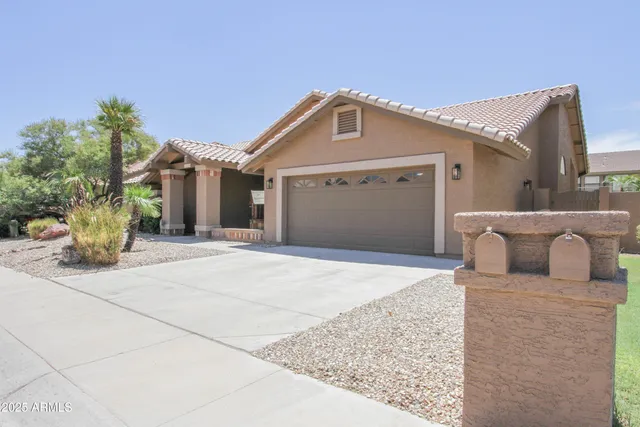 a view of a house with entryway