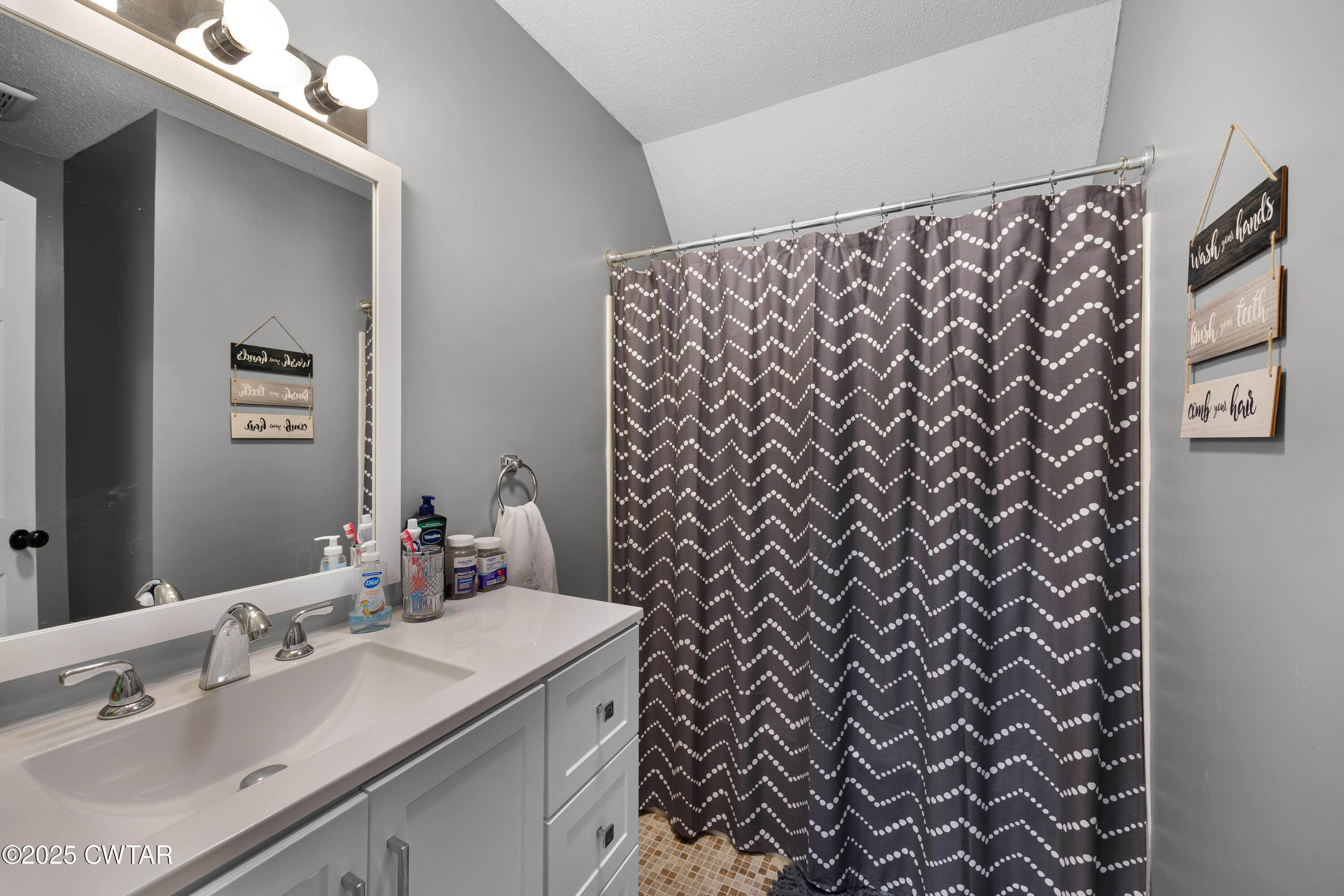 185 Bascom Road Jackson, TN 38305 - Photo 20 of 28 a bathroom with a sink and a mirror