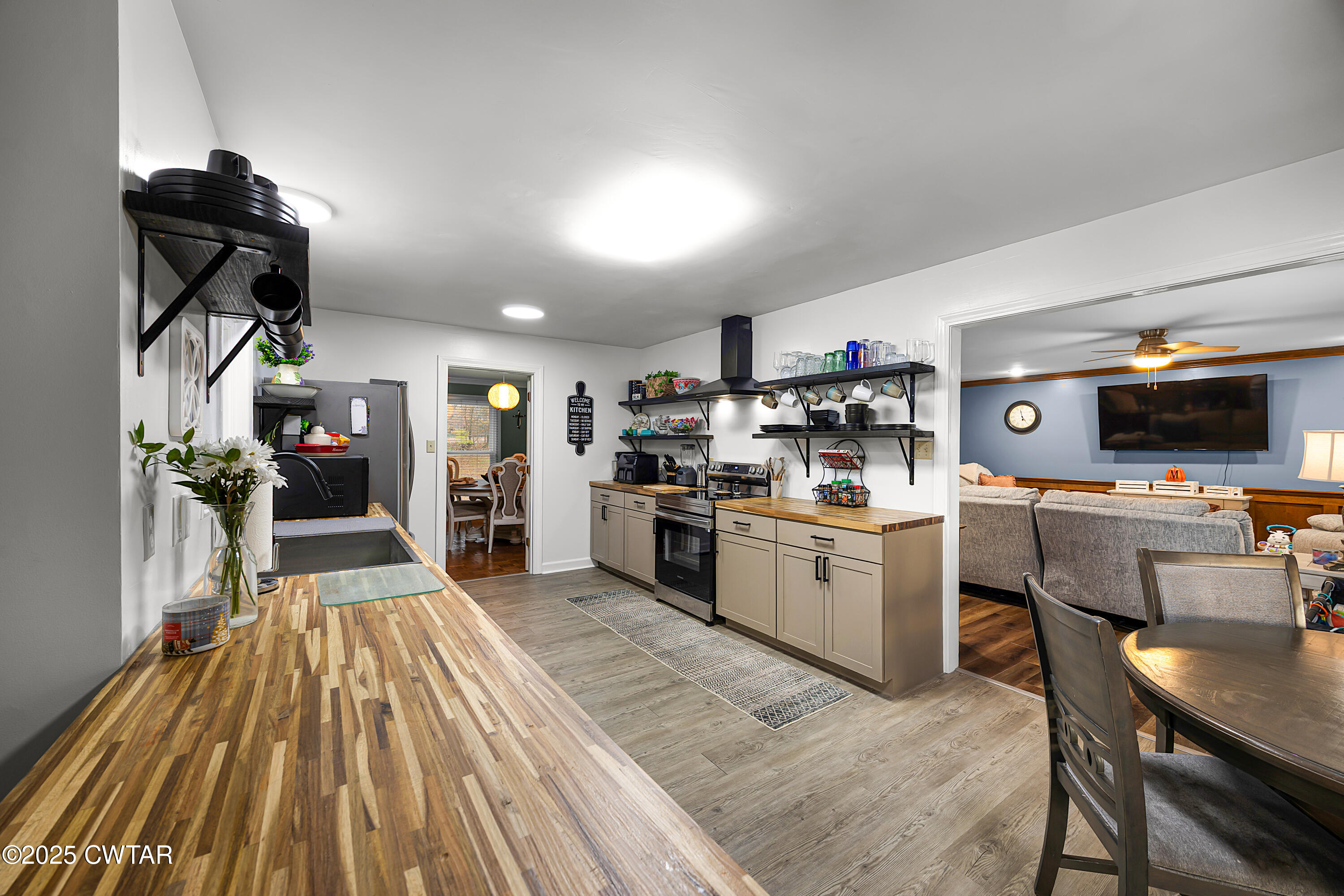 185 Bascom Road Jackson, TN 38305 - Photo 7 of 28 a kitchen that has a lot of cabinets a sink and a stove in it