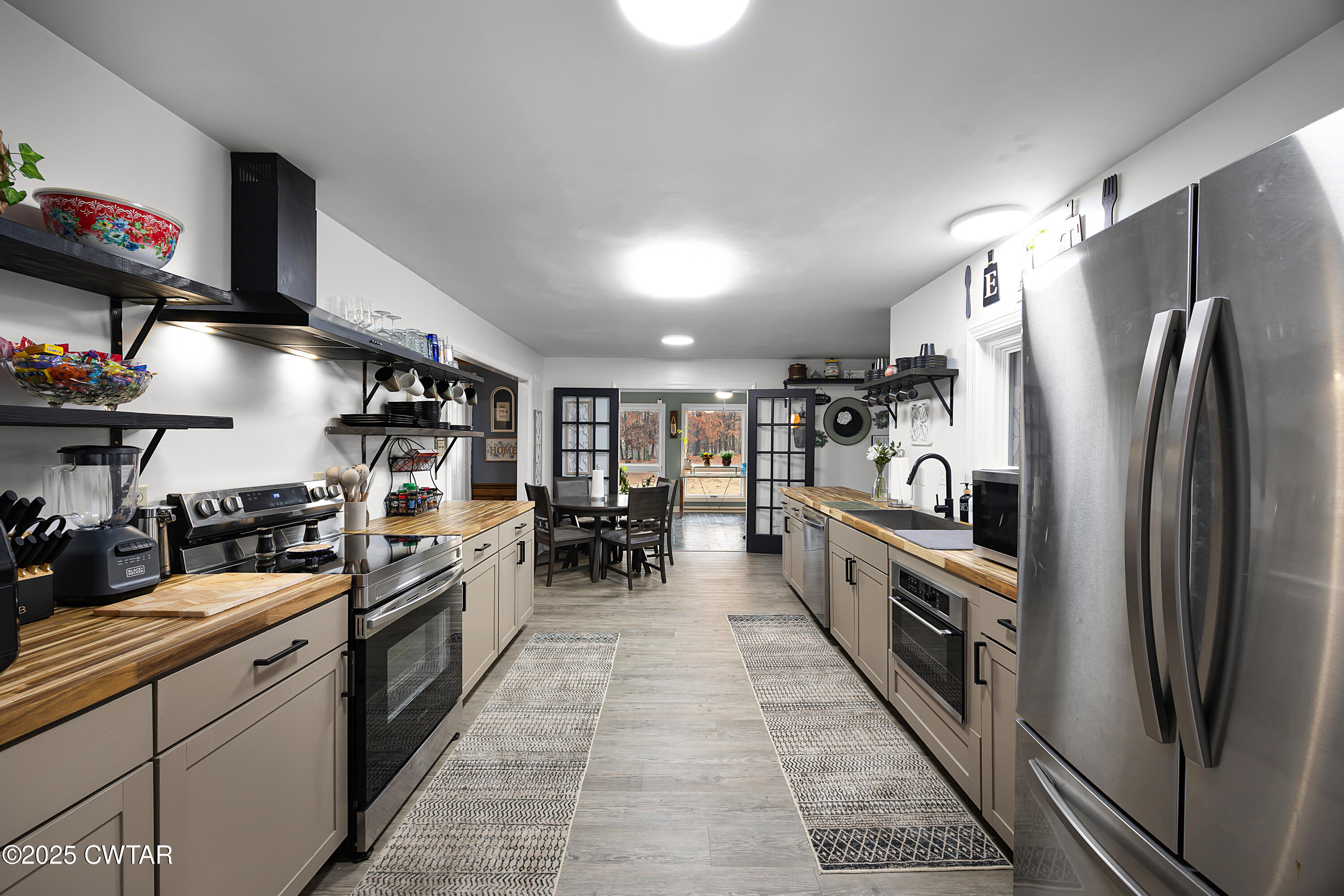 185 Bascom Road Jackson, TN 38305 - Photo 10 of 28 a kitchen with stainless steel appliances granite countertop a refrigerator a stove and a sink