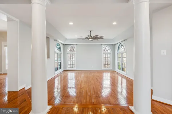 a view of an empty room with windows and closet