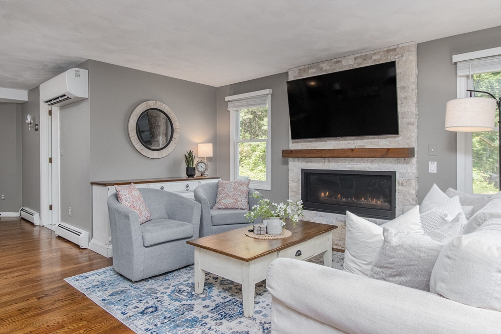 561 Old Dunstable Road Groton, MA 01450 - Photo 6 of 39