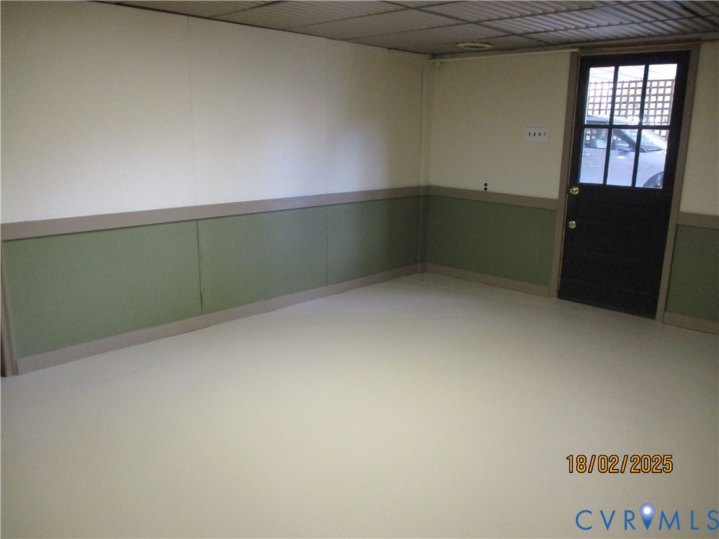 126 Beverly Road Ashland, VA 23005 - Photo 17 of 20 a room with a window