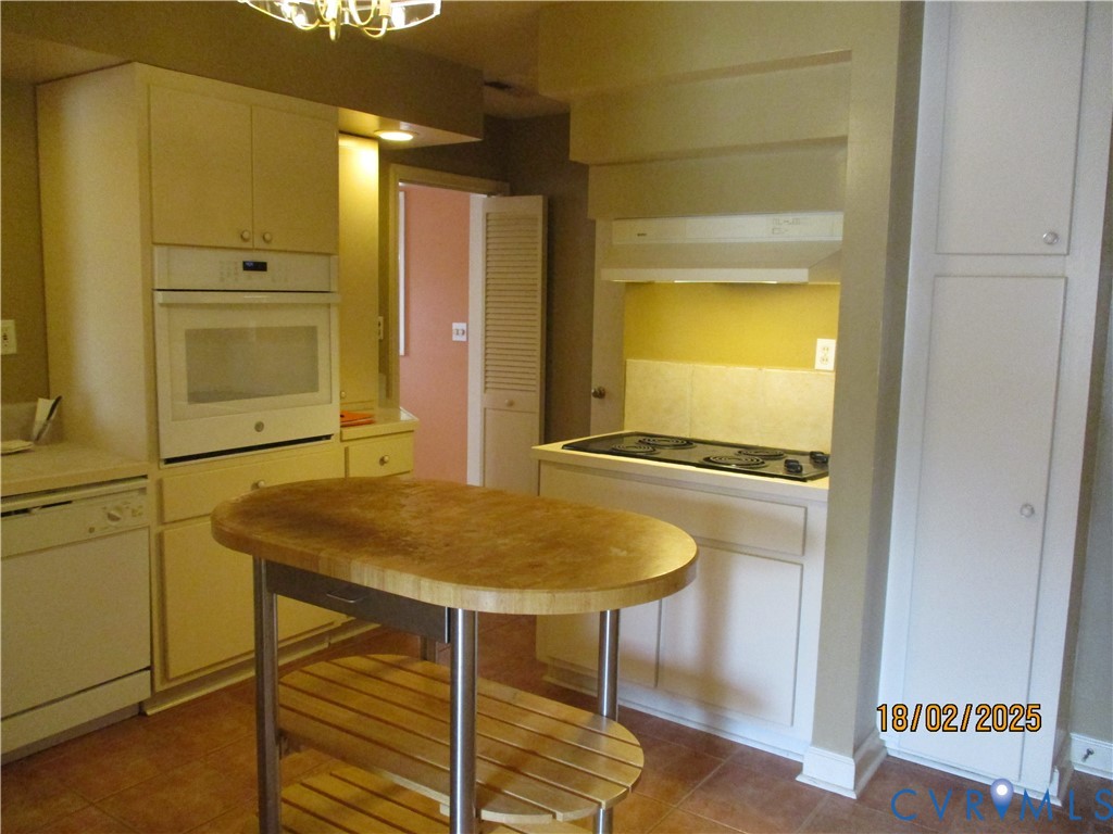 126 Beverly Road Ashland, VA 23005 - Photo 7 of 20 a bathroom with a sink and a mirror