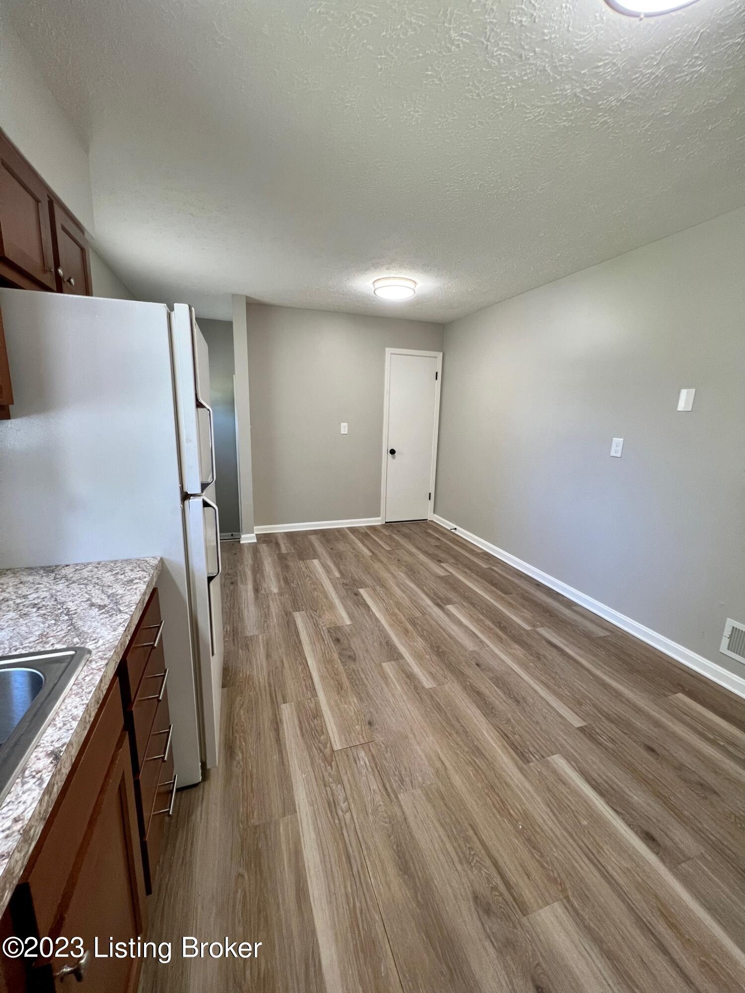 3407 Eva Road Louisville, KY 40216 - Photo 10 of 27 kitchen