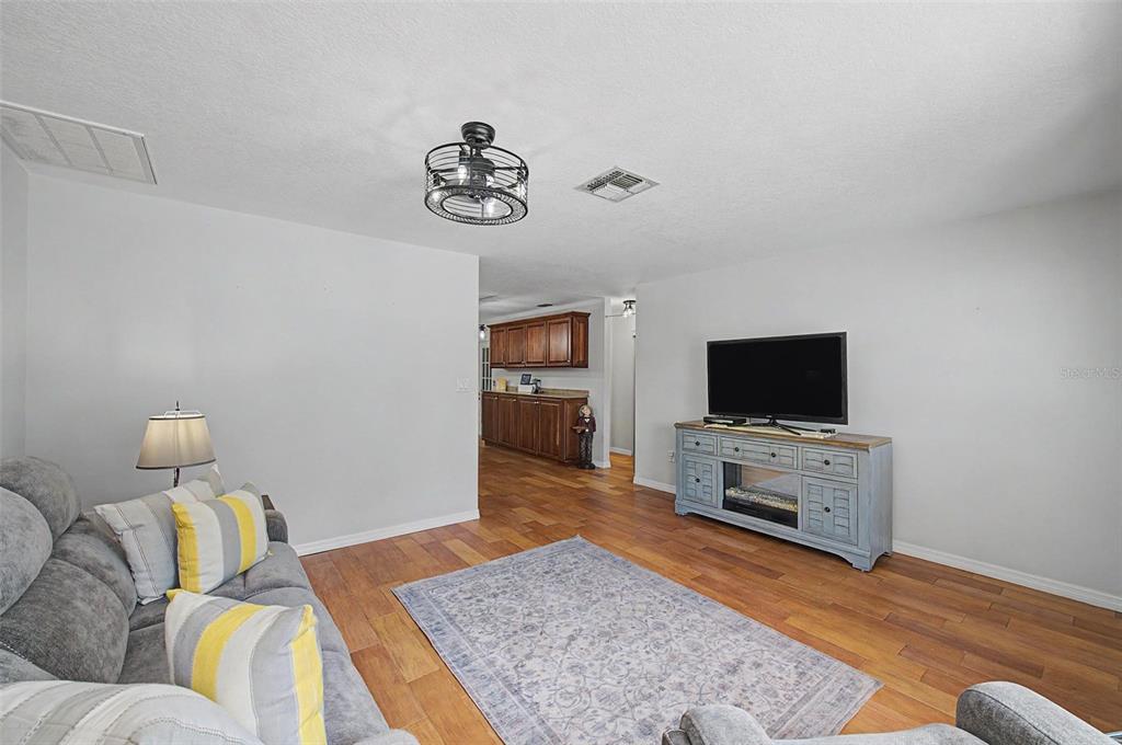 6325 Sarah Lane New Port Richey, FL 34653 - Photo 7 of 33