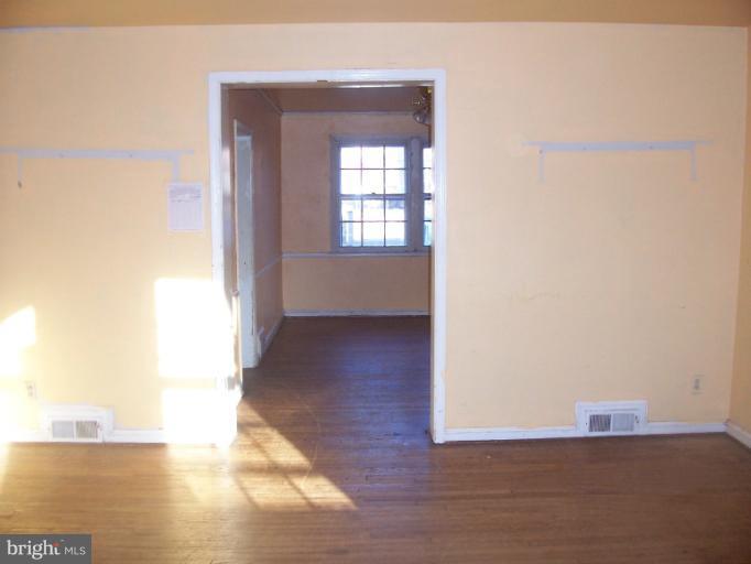 1310 Kitmore Road Baltimore, MD 21239 - Photo 6 of 18 L/R / D/R view