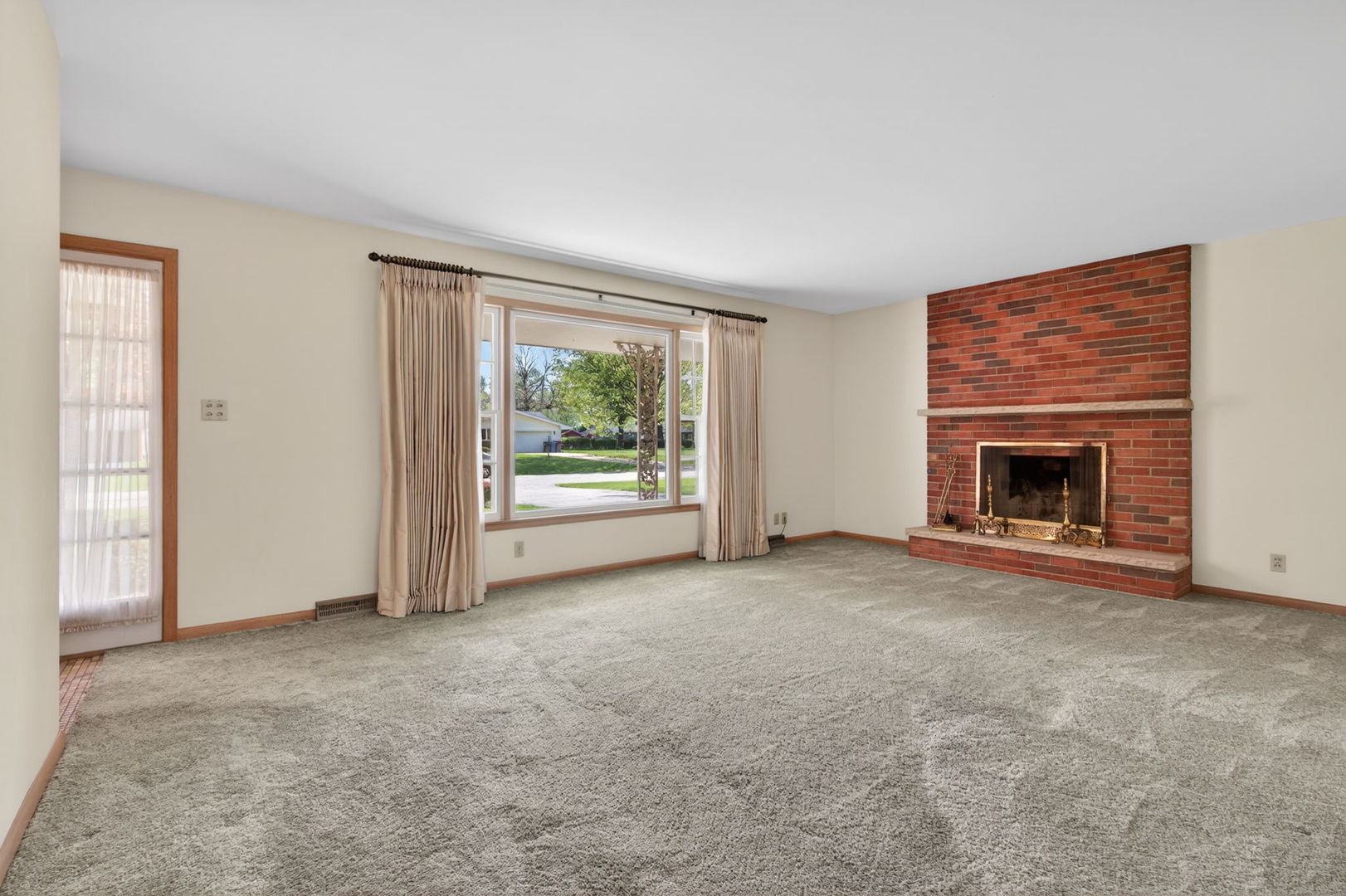 2275 Garden Road Aurora, IL 60506 - Photo 3 of 39 Gallery Image 3