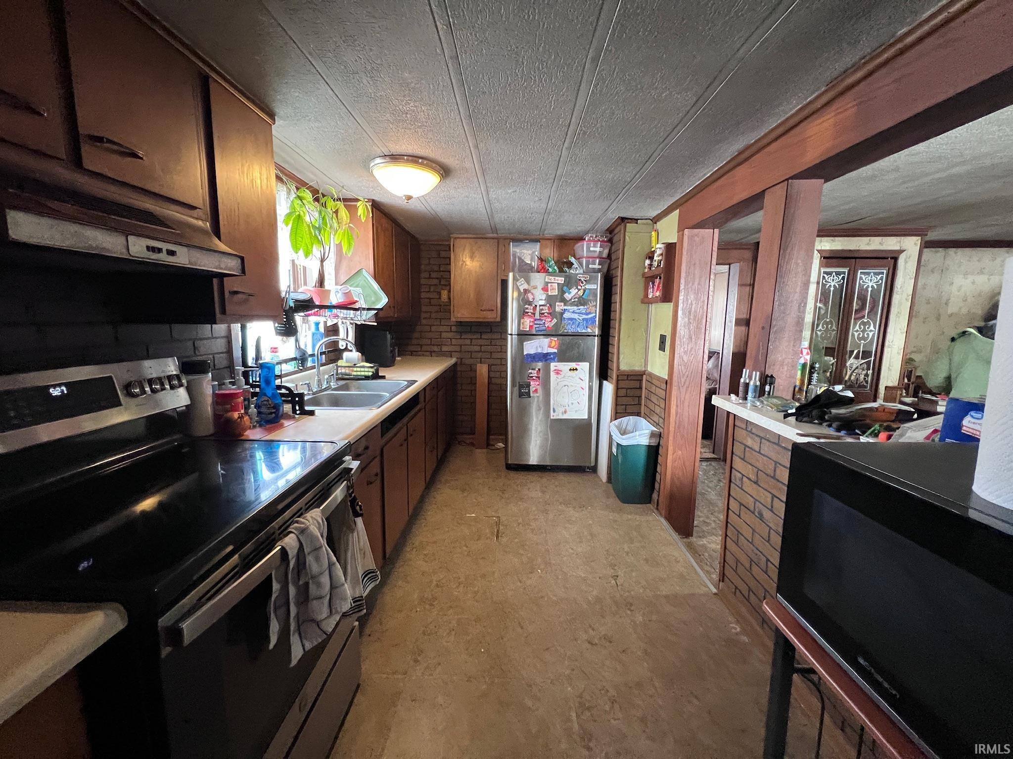 504 Erie Street Butler, IN 46721 - Photo 6 of 33