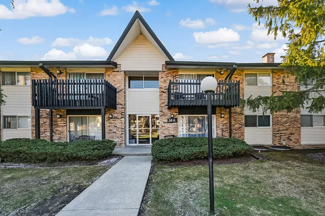$145,000 | 14 A Kingery Quarter, Unit 204, Willowbrook, IL 60527