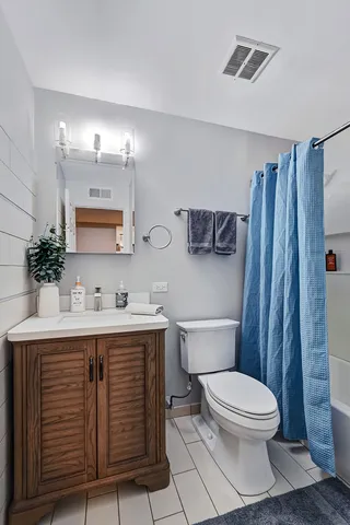 $145,000 | 14 A Kingery Quarter, Unit 204, Willowbrook, IL 60527