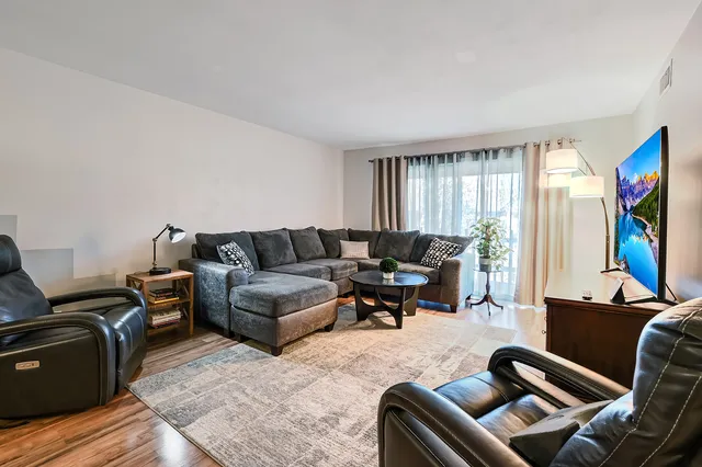 $145,000 | 14 A Kingery Quarter, Unit 204, Willowbrook, IL 60527