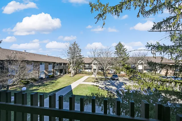 $145,000 | 14 A Kingery Quarter, Unit 204, Willowbrook, IL 60527
