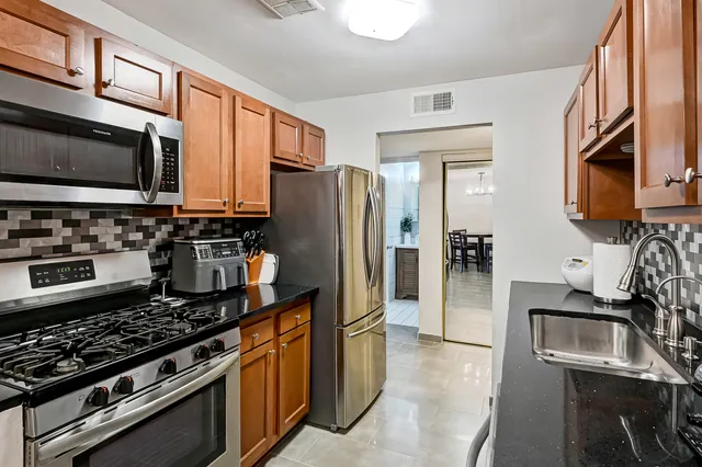 $145,000 | 14 A Kingery Quarter, Unit 204, Willowbrook, IL 60527