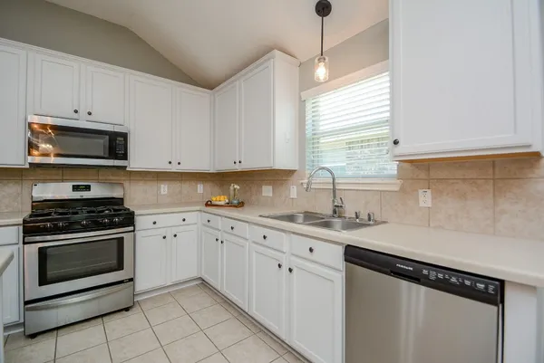 $2,100 | 24914 Oconee Drive, Tomball, TX 77375