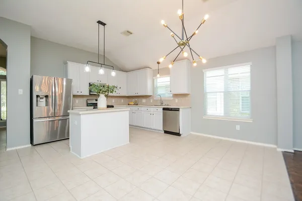 $2,100 | 24914 Oconee Drive, Tomball, TX 77375