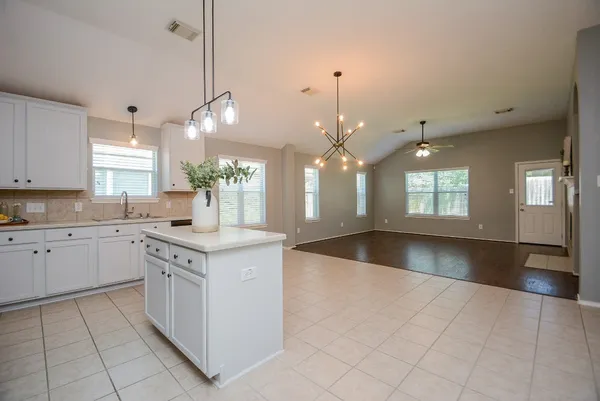 $2,100 | 24914 Oconee Drive, Tomball, TX 77375