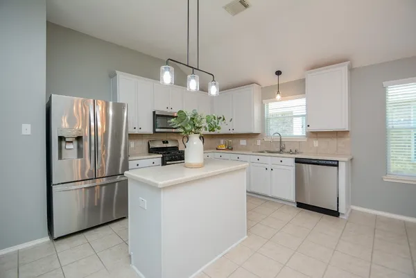 $2,100 | 24914 Oconee Drive, Tomball, TX 77375