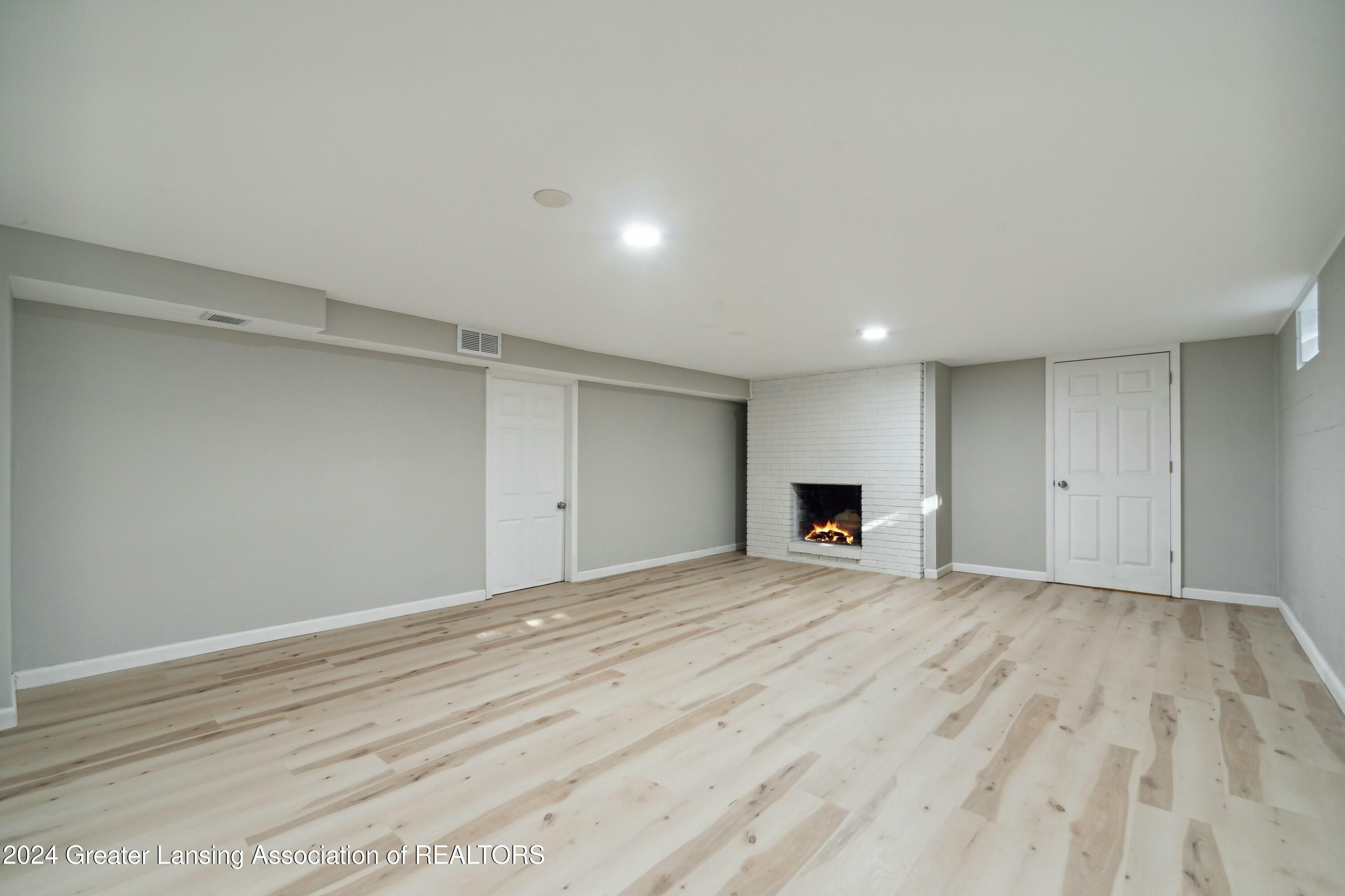 2826 North Cambridge Road Lansing, MI 48911 - Photo 24 of 33 tempImage8fKoIT