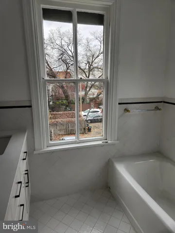 $6,500 | 323 2nd Street Southeast, Washington, DC 20003