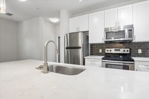 $2,550 | 1900 Barton Springs Road, Unit 4041, Austin, TX 78704