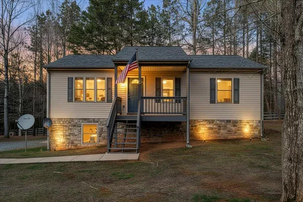 $275,000 | 2120 Eagle Point Road, Huddleston, VA 24104