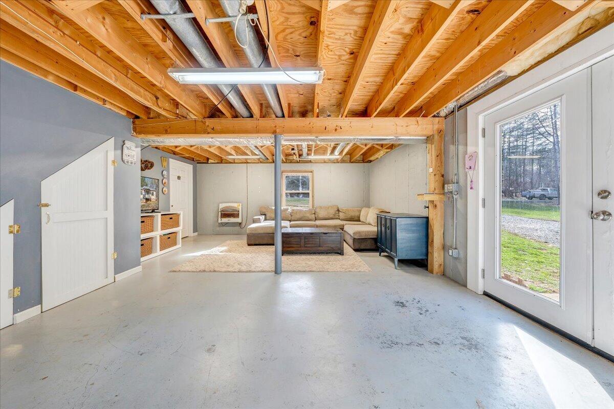 2120 Eagle Point Road Huddleston, VA 24104 - Photo 11 of 29 11-MIB01074