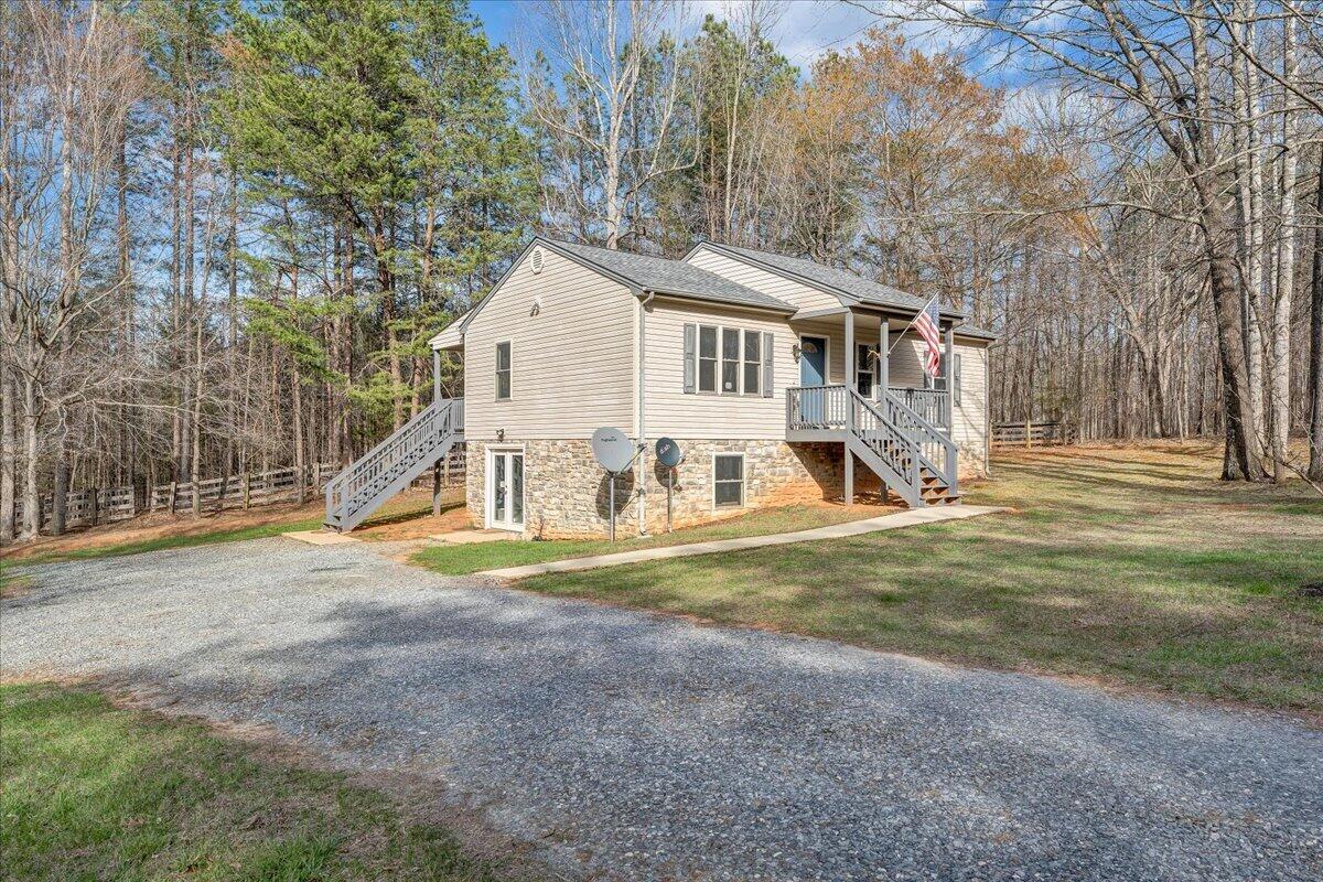 2120 Eagle Point Road Huddleston, VA 24104 - Photo 4 of 29 04-MIB01086