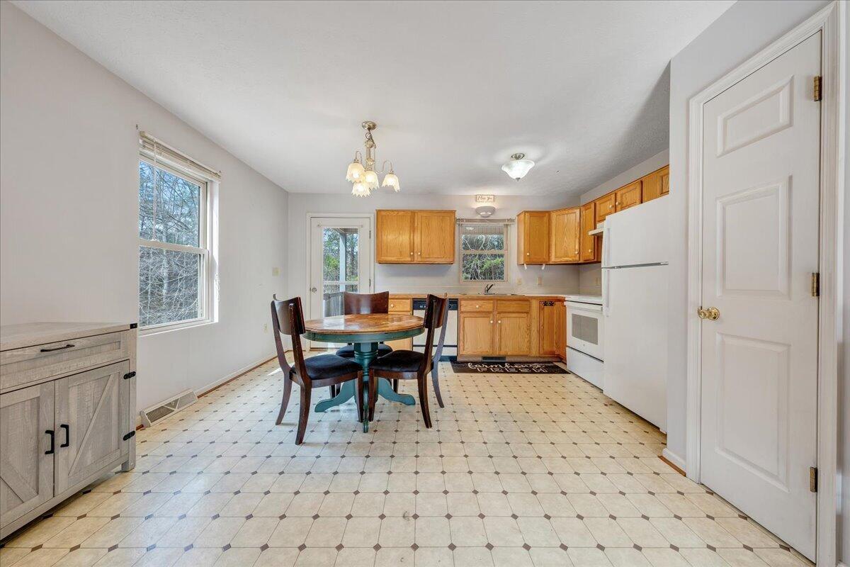 2120 Eagle Point Road Huddleston, VA 24104 - Photo 6 of 29 06-MIB01005-2