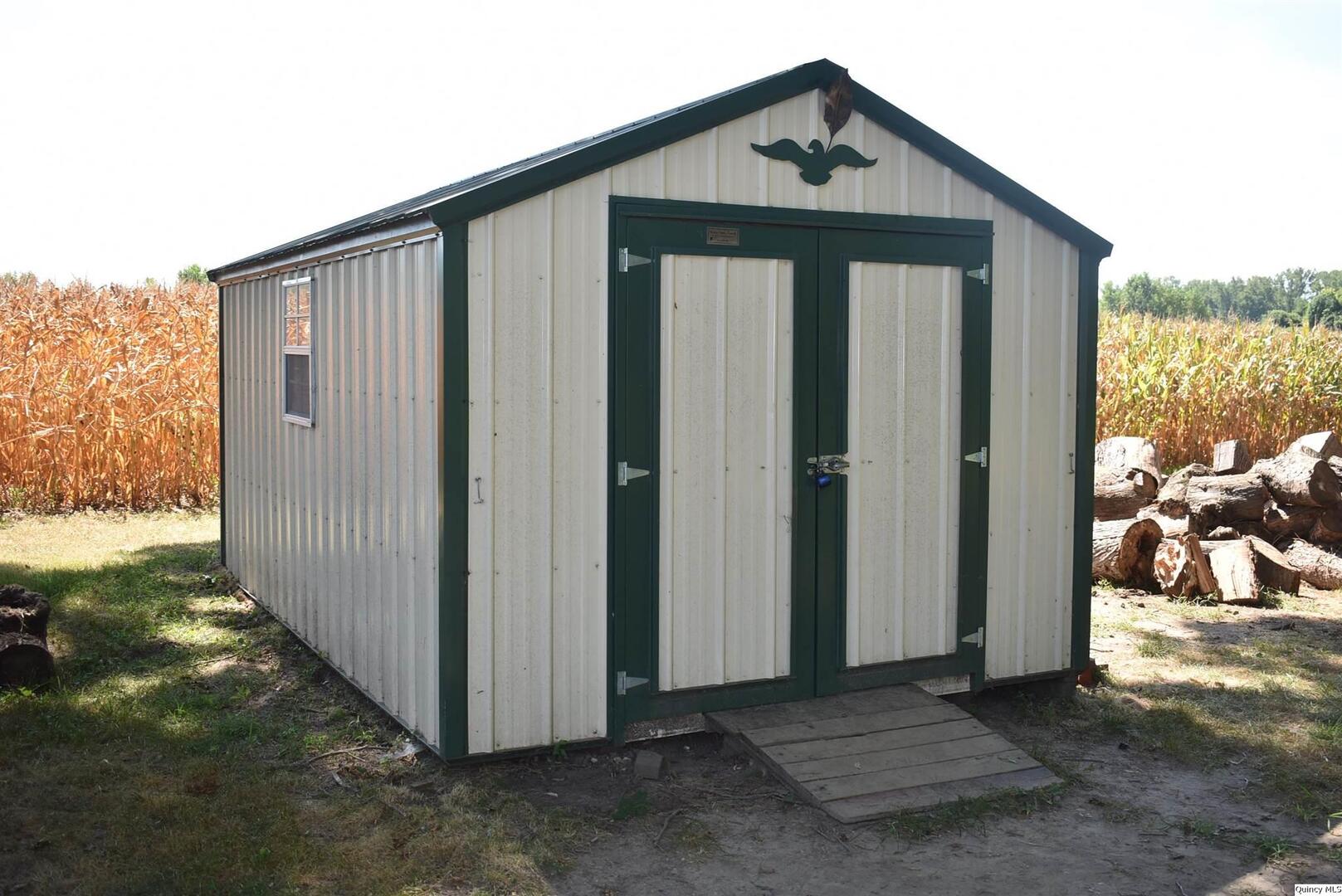 5730 Gardner Expressway Quincy, IL 62305 - Photo 7 of 17 a view of a house with backyard