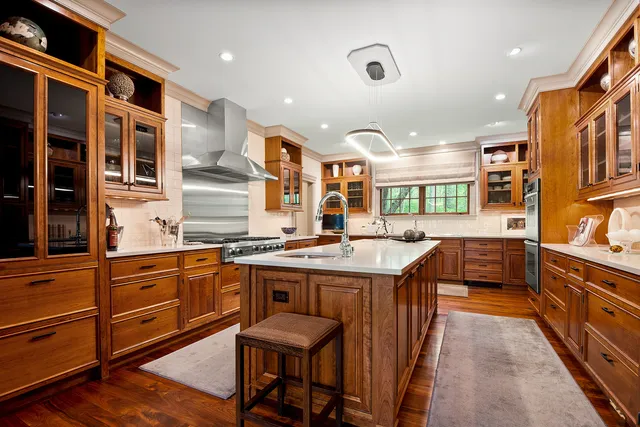 $3,450,000 | 145 Moffett Road, Lake Bluff, IL 60044