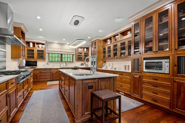 $3,450,000 | 145 Moffett Road, Lake Bluff, IL 60044