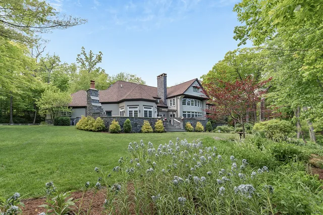 $3,450,000 | 145 Moffett Road, Lake Bluff, IL 60044