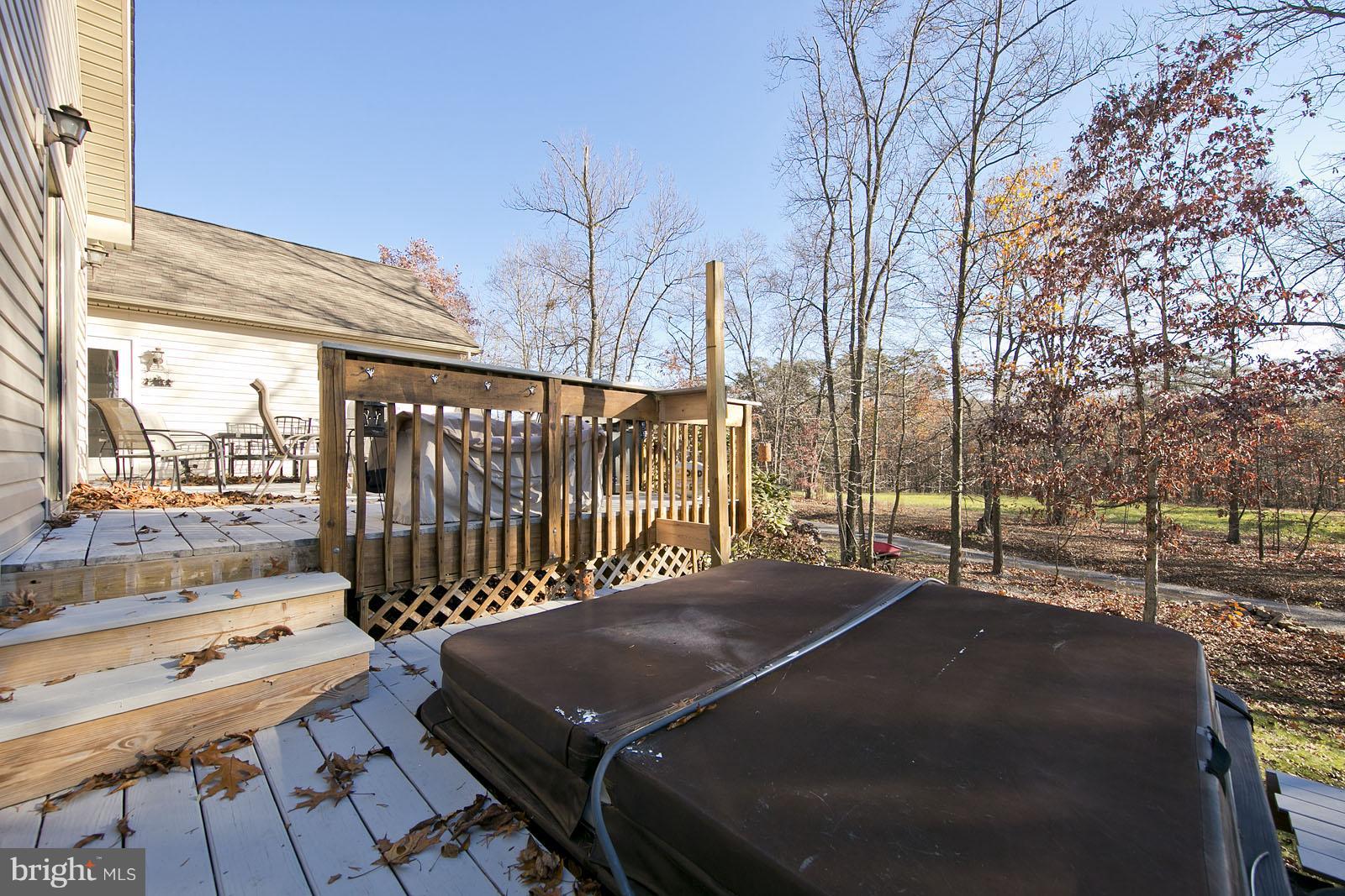 135 Holiday Road Cross Junction, VA 22625 - Photo 5 of 30 Exterior (Rear)